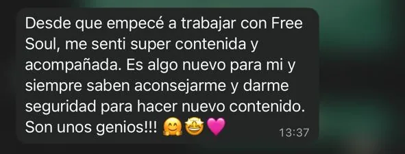 Mensaje de WhatsApp de una creadora contando que se sintió contenida y acompañada desde que empezó con Free Soul.