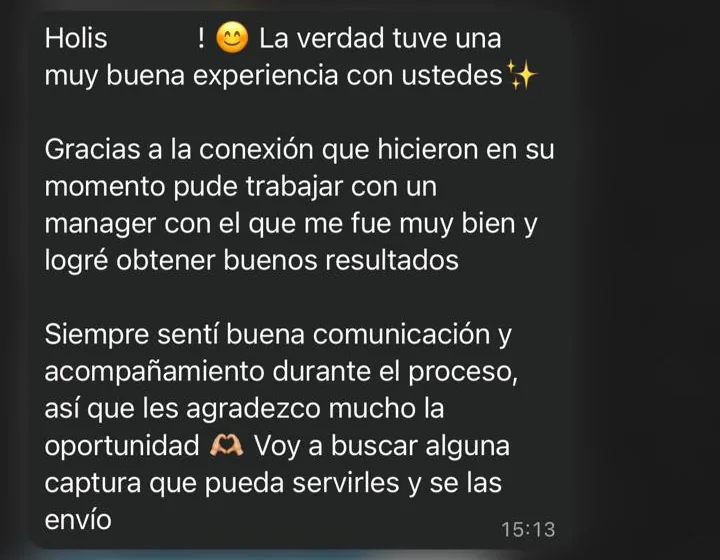 Mensaje de WhatsApp de una creadora agradeciendo la conexión que le permitió trabajar con un manager y obtener buenos resultados.